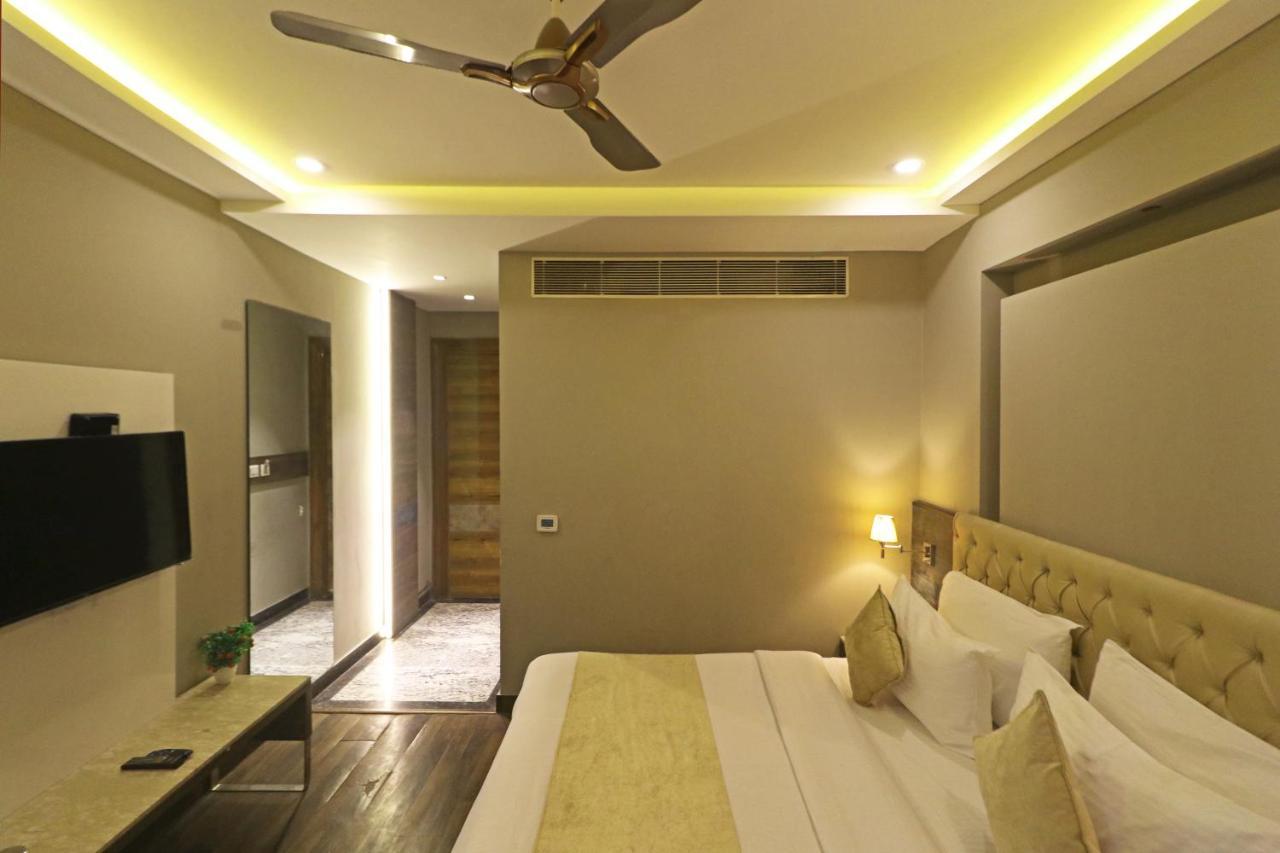 The Ivy Grand Hotel In City Centre With Free Secured Parking Nueva Delhi Exterior foto