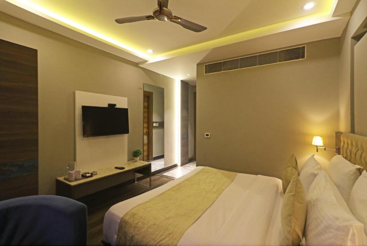 The Ivy Grand Hotel In City Centre With Free Secured Parking Nueva Delhi Exterior foto