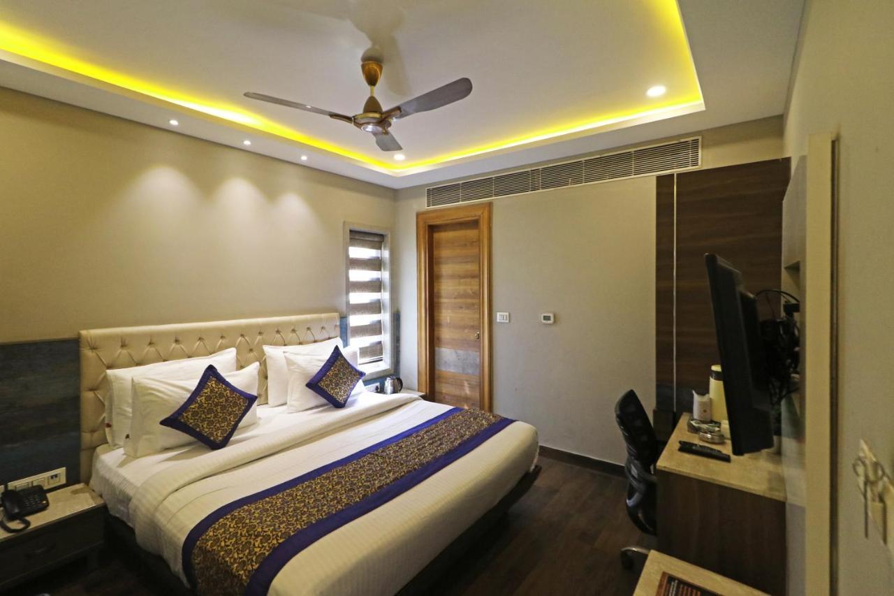 The Ivy Grand Hotel In City Centre With Free Secured Parking Nueva Delhi Exterior foto