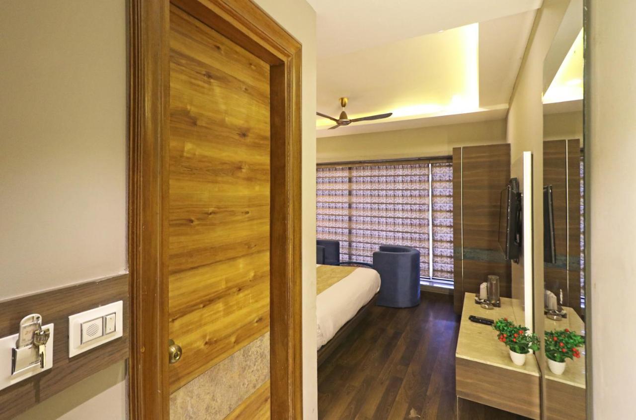 The Ivy Grand Hotel In City Centre With Free Secured Parking Nueva Delhi Exterior foto