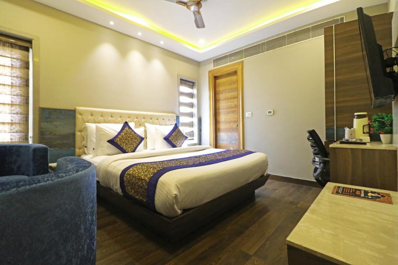 The Ivy Grand Hotel In City Centre With Free Secured Parking Nueva Delhi Exterior foto