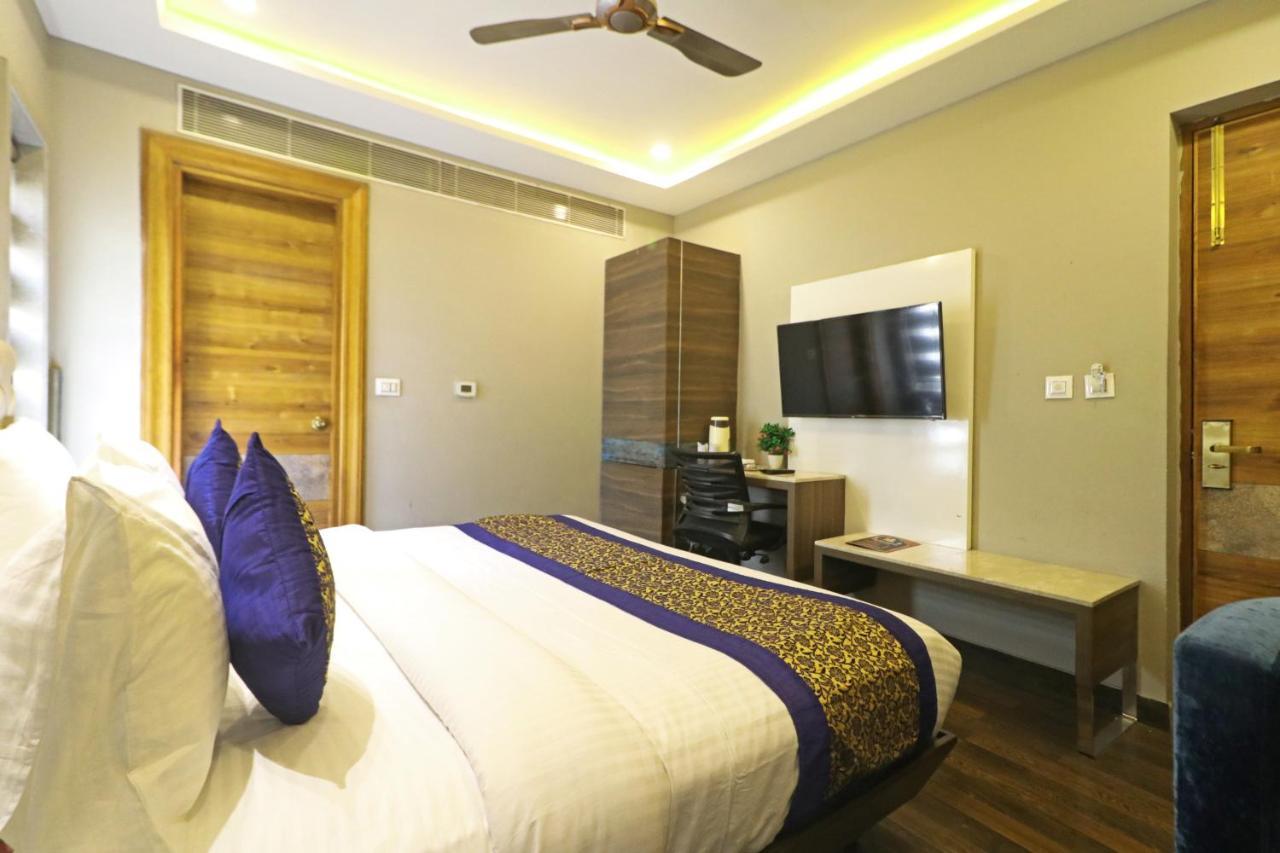 The Ivy Grand Hotel In City Centre With Free Secured Parking Nueva Delhi Exterior foto