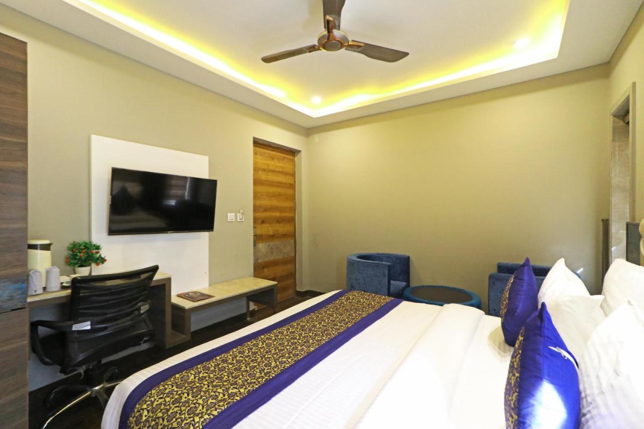 The Ivy Grand Hotel In City Centre With Free Secured Parking Nueva Delhi Exterior foto