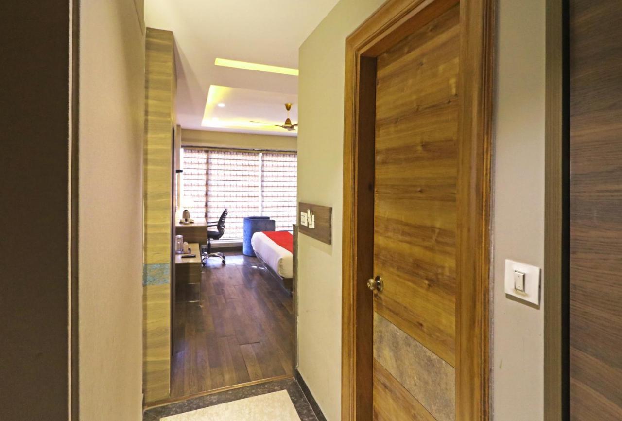The Ivy Grand Hotel In City Centre With Free Secured Parking Nueva Delhi Exterior foto